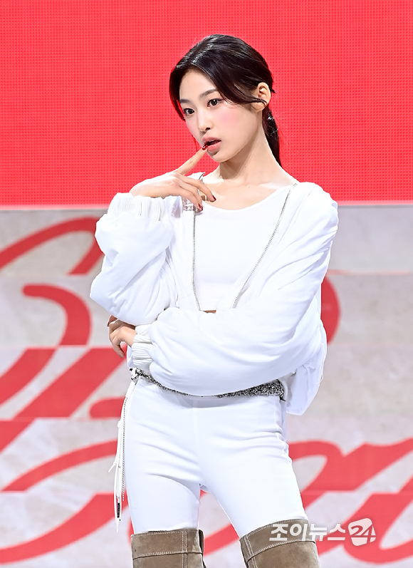걸그룹 베이비돈크라이(Baby DONT Cry) 베니가 23일 오후 서울 용산구 블루스퀘어에서 열린 데뷔 싱글 ‘에프 걸(F girl)’을 발매기념 쇼케이스에서 포토타임을 갖고 있다. [사진=곽영래 기자]