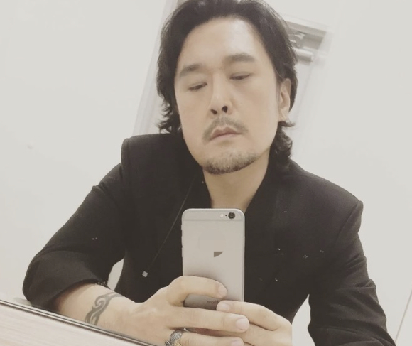 캐나다 국적인 가수 JK김동욱이 이재명 정부 출범에 "국격이 떨어진다"며 격앙된 감정을 내비쳤다. 사진은 JK김동욱. [사진=JK김동욱 인스타그램]