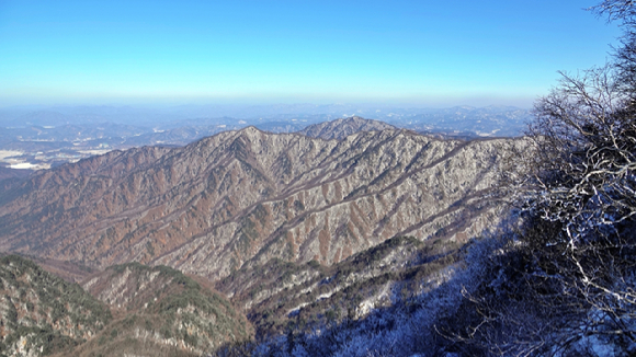 가지끝에 남아있는 설화(상고대) [사진=박성기 ]