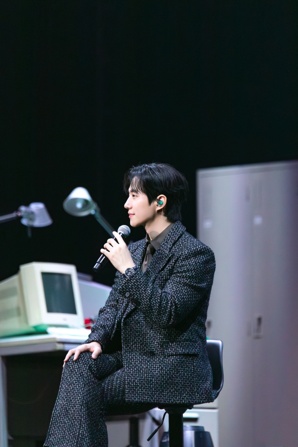 가수 겸 배우 이준호가 'Typhoon Family Drama Fan Meeting with LEE JUNHO('태풍상사' 드라마 팬미팅 위드 이준호)'에서 팬들을 만나고 있다. [사진=O3 Collective]