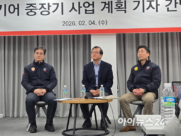 서종환 대동기어 대표이사가 4일 경남 사천 대동기어 공장에서 진행된 중장기 사업 계획 기자간담회에서 발언하고 있다. [사진=최란 기자]