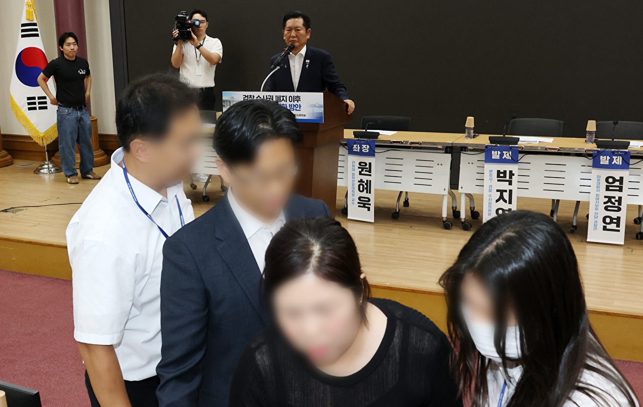 더불어민주당 당 대표 후보인 정청래 의원이 31일 국회 의원회관에서 열린 '검찰 수사권 폐지 이후 피해자 인권 강화 방안' 토론회에서 인사말하고 있다. 2026.7.31 [사진=연합뉴스]