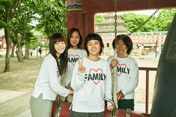 배우 박소담, 공효진, 이연, 이정은이 영화 '경주기행'에서 열연하고 있다. [사진=롯데엔터테인먼트]