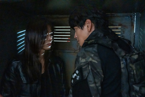 &apos;북극성&apos;, 반전·여운 가득한 최종회 &quot;강동원 살았나&quot;⋯추석 연휴에 정주행?