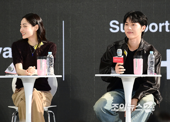 배우 김민하와 최현욱이 8일 부산 해운대구 영화의전당에서 열린 제31회 부산국제영화제 '꿀알바' 오픈토크에 참석하고 있다. [사진=정소희 기자]