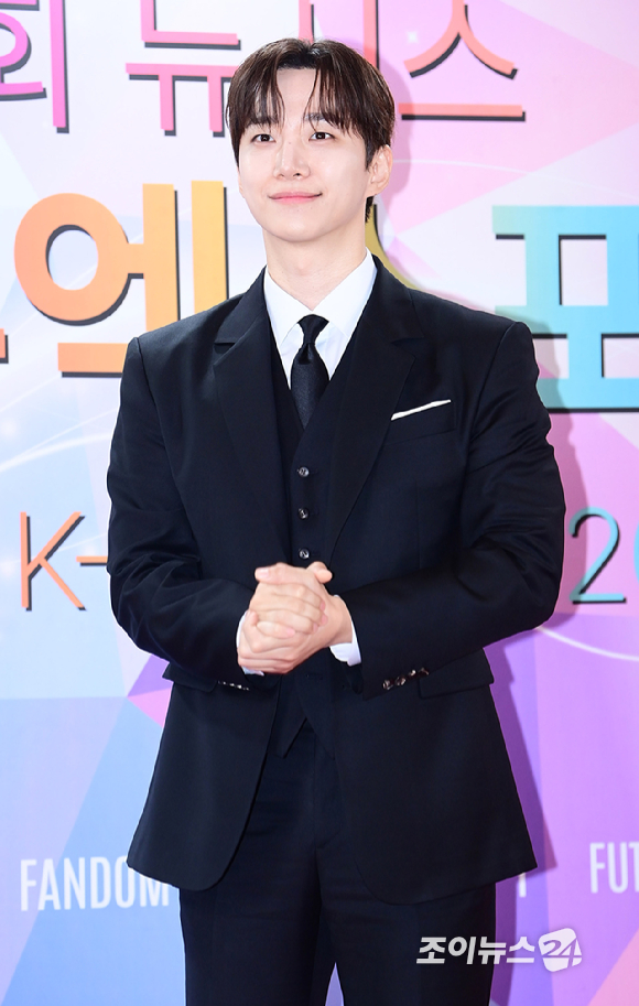배우 이준호가 28일 오후 서울 중구 소공동 롯데호텔에서 열린 '제8회 뉴 시스 한류엑스포' 시상식 포토월 행사에 참석하고 있다. [사진=정소희 기자]