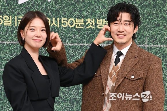 배우 임세미, 윤계상이 25일 오후 서울 양천구 목동 SBS에서 열린 SBS 새 금토드라마 '트라이: 우리는 기적이 된다' 제작발표회에 참석해 포즈를 취하고 있다. [사진=문수지 기자]