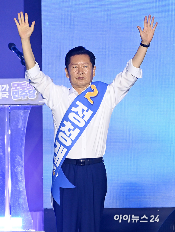 정청래 당대표 후보가 17일 대전시 대전컨벤션센터에서 열린 더불어민주당 8&middot;17 전당대회(제3차 정기전국당원대회)에서 정견발표를 하고 있다. [사진=곽영래 기자]