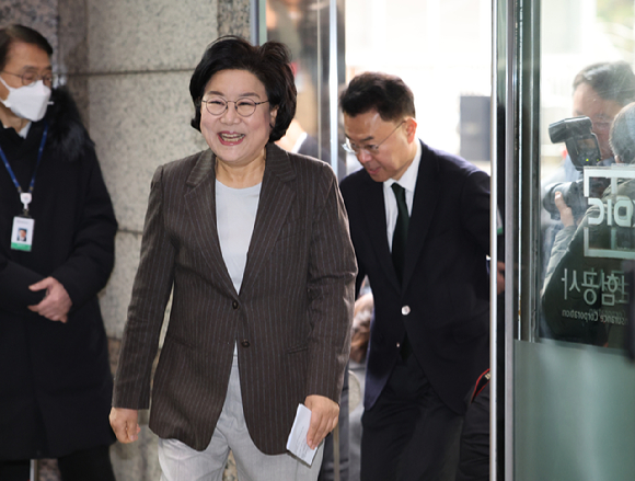 이혜훈 기획예산처 장관 후보자가 29일 서울 중구 예금보험공사에 마련된 인사청문회 준비 사무실로 출근하고 있다. 2025.12.29 [공동취재] [사진=연합뉴스]