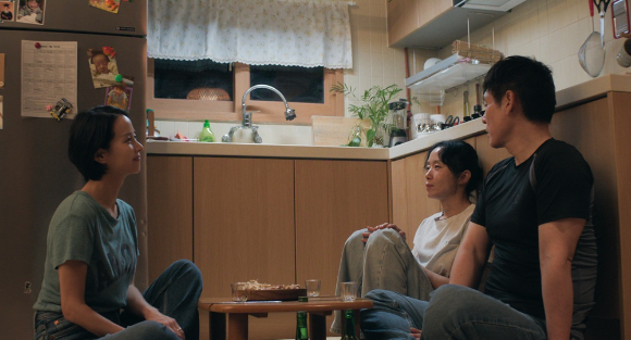 배우 설경구와 전도연이 넷플릭스 영화 '가능한 사랑'에서 열연하고 있다. [사진=넷플릭스]