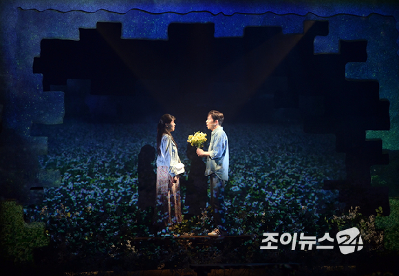 배우 한재아와 고훈정이 19일 오후 서울 종로구 세종문화회관 S씨어터에서 열린 뮤지컬 '빠리빵집' 프레스콜에서 열연하고 있다. [사진=정소희 기자]