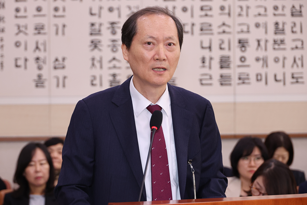 이완규 전 법제처장이 24일 서울 여의도 국회 법제사법위원회에서 열린 법제처에 대한 국정감사에서 증인선서 거부 사유를 소명하고 있다. 2025.10.24 [사진=연합뉴스]