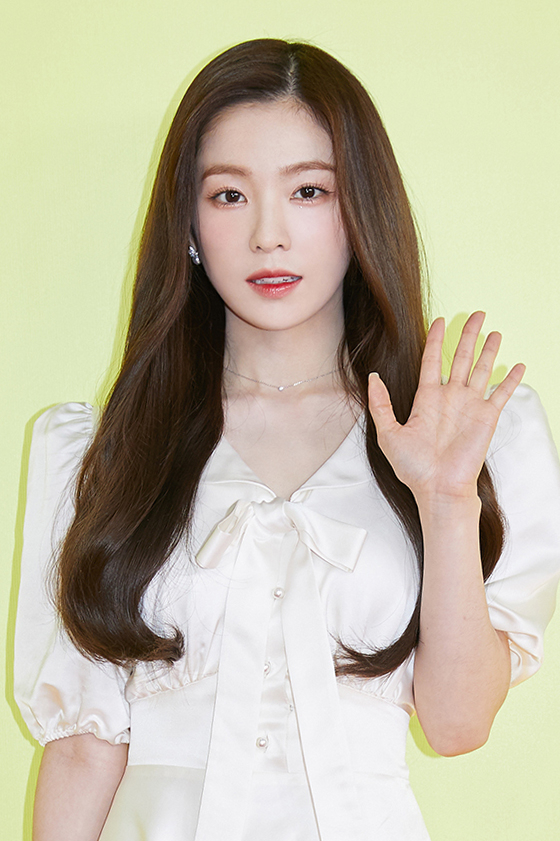 그룹 레드벨벳 아이린이 28일 온라인으로 진행된 새 미니앨범 'The ReVe Festival 2022 - Birthday' 발매 기념 기자간담회에 참석해 포즈를 취하고 있다. [사진=SM엔터테인먼트]