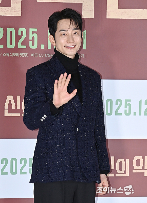 배우 박시후가 8일 서울 용산구 CGV 용산아이파크몰에서 열린 영화 '신의 악단' 제작보고회에서 포즈를 취하고 있다 [사진=곽영래 기자]