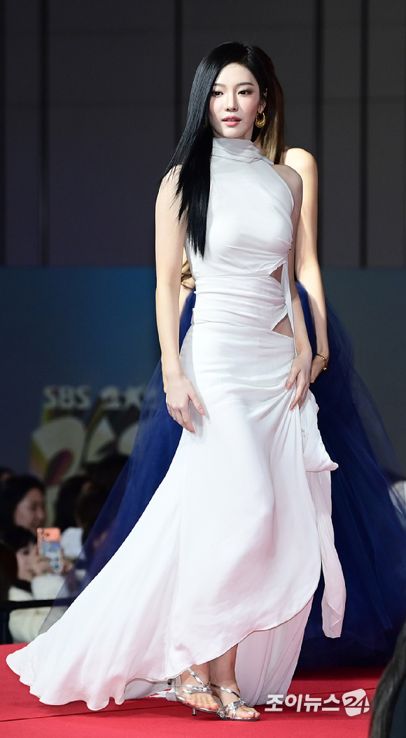 그룹 에스파(aespa) 닝닝이 25일 오후 인천광역시 중구 운서동 인스파이어 아레나에서 열린 '2025 SBS 가요대전' 레드카펫 행사에 참석하고 있다. [사진=정소희 기자]