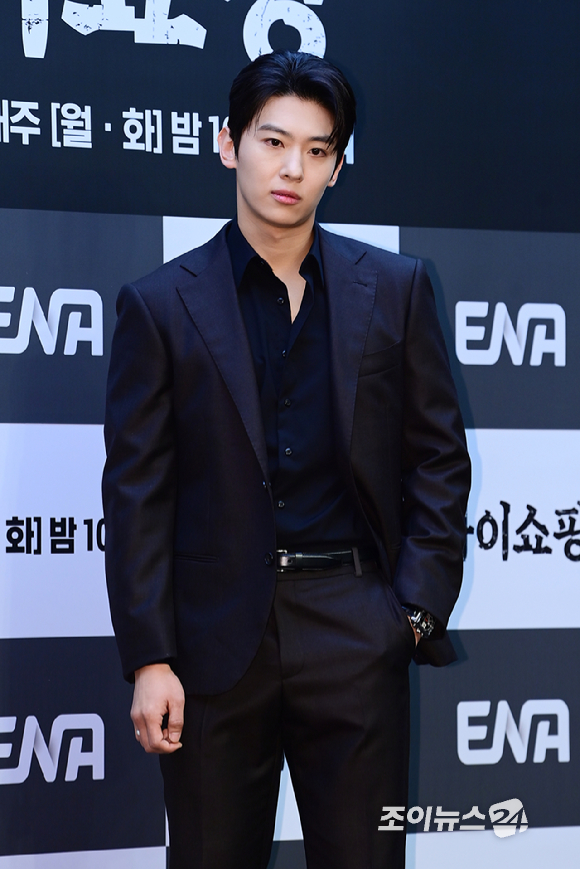 배우 김진영이 21일 오후 서울 마포구 상암동 스탠포드호텔에서 열린 ENA 새 월화드라마 '아이쇼핑' 제작발표회에 참석해 포즈를 취하고 있다. [사진=문수지 기자]