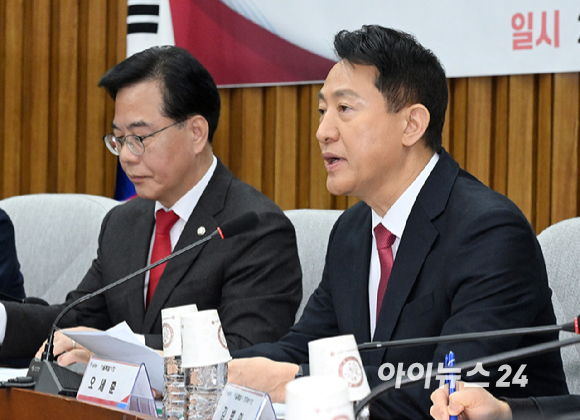 장동혁 국민의힘 대표가 5일 서울 여의도 국회에서 현안 관련 기자간담회를 하고 있다. [사진=곽영래 기자]