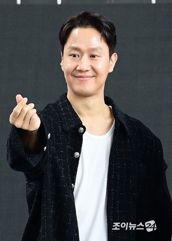 배우 겸 감독 정우가 20일 오후 부산광역시 해운대구 우동 영화의 전당에서 열린 제30회 부산국제영화제(BIFF) '짱구' 오픈토크 행사에 참석하고 있다. [사진=정소희 기자]