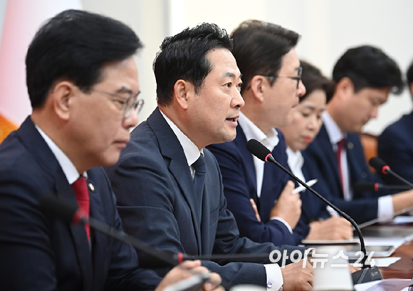 장동혁 국민의힘 당대표가 3일 오전 서울 여의도 국회에서 열린 긴급 최고위원회의에서 발언하고 있다. [사진=곽영래 기자]