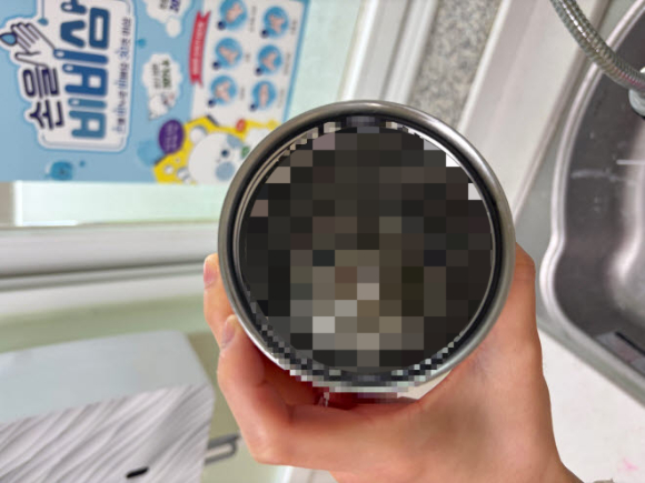 텀블러 체액 테러 사진. [사진=제주교사노조]