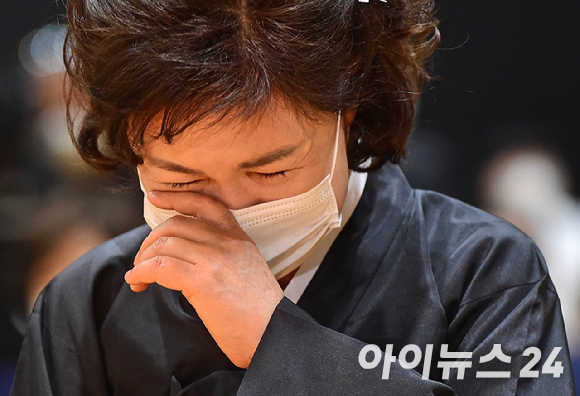 고(故) 박원순 서울시장의 장례가 서울특별시장(葬)으로 치러진 지난 2020년 7월 11일 오전 서울광장에 마련된 고인의 시민 분향소에 시민들이 조문을 하고 있다. [사진=정소희 기자]