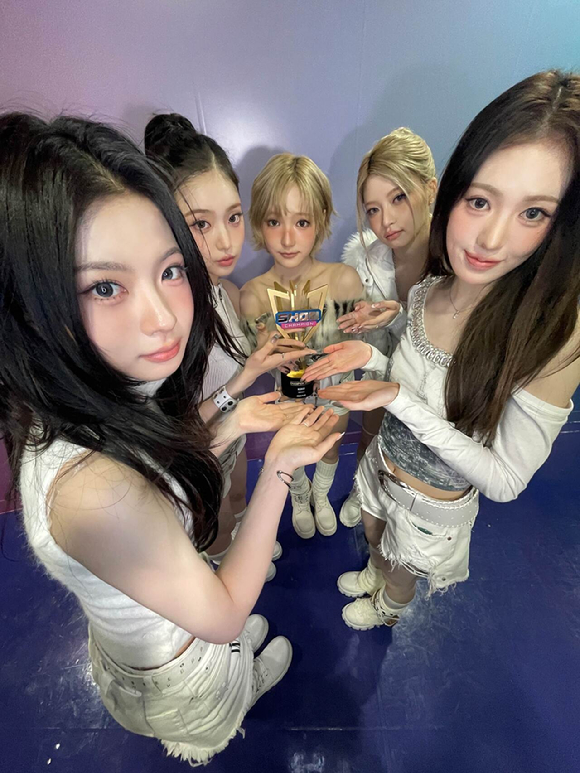 키키 '쇼 챔피언' 1위 관련 이미지 [사진=스타쉽엔터테인먼트]