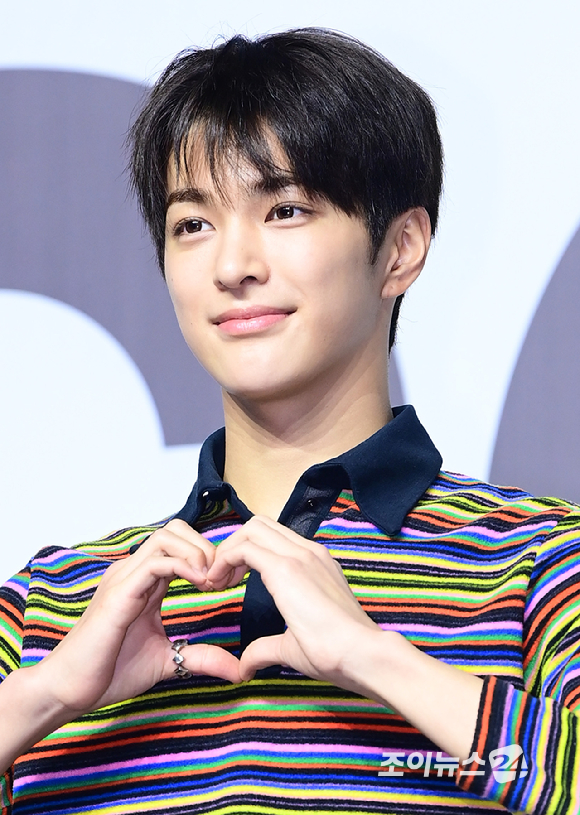 그룹 코르티스 건호가 18일 오후 서울 용산구 블루스퀘어에서 열린 코르티스(CORTIS) 데뷔 쇼케이스 '컬러 아웃사이드 더 라인스'(COLOR OUTSIDE THE LINES)에 참석하고 있다. [사진=정소희 기자]