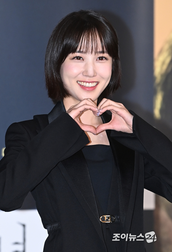 배우 박은빈이 24일 오전 서울 동대문 JW메리어트 동대문에서 열린 영화 '마녀 Part2. The Other One'(감독 박훈정) 제작보고회에 참석해 포토타임을 갖고 있다. [사진=정소희 기자]