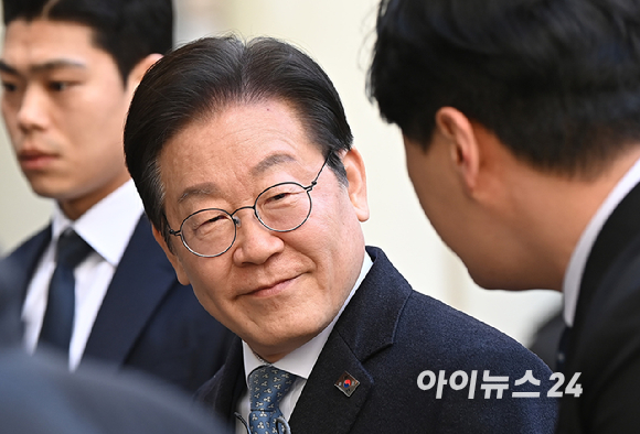 이재명 더불어민주당 대표가 26일 오후 서울고등법원에서 열린 공직선거법 위반 결심 공판에 출석하고 있다. [사진=곽영래 기자]