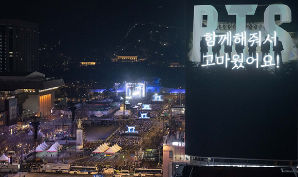 방탄소년단(BTS)이 21일 오후 서울 광화문 광장에서 정규 5집 '아리랑(ARIRANG)' 앨범 발매를 기념해 컴백 무대를 선보이고 있다. [사진=사진공동취재단]