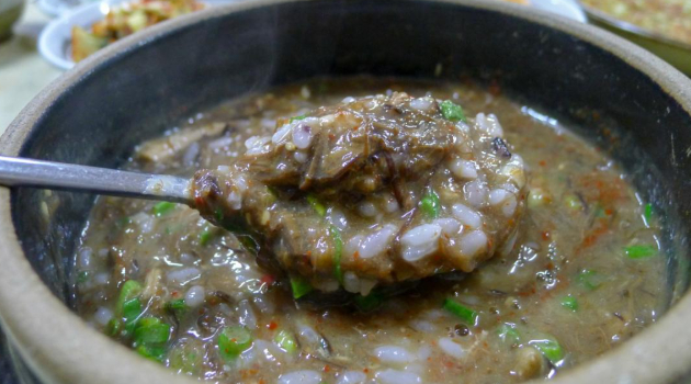 제주시 한림읍 금능해수욕장에서 피서객들이 여름 정취를 즐기고 있다. 사진은 본 기사 내용과 무관. [사진=연합뉴스]