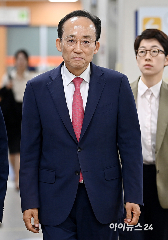 12&middot;3 비상계엄 당시 국회의 계엄 해제 표결을 방해한 혐의를 받는 추경호 대구시장이 30일 오전 서울중앙지방법원에서 열린 1심 결심공판에 출석하고 있다. [사진=곽영래 기자]