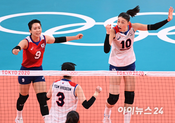 8일 오전 일본 도쿄 아리아케 아레나에서 '2020 도쿄올림픽' 여자 배구 동메달 결정전 대한민국과 세르비아의 경기가 펼쳐졌다. 한국 김연경이 포효하고 있다.