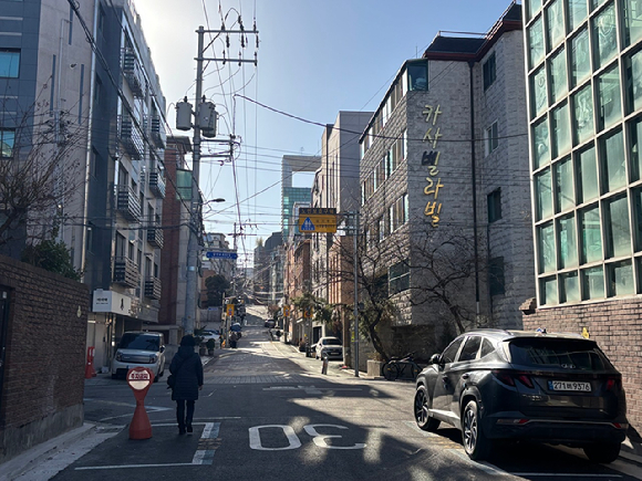 성북구 일대의 거리에 들어선 빌라 건물들. [사진=김민지 기자]