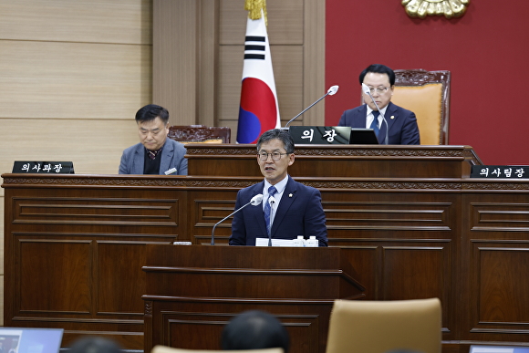 김정흠 임실군의원이 본회의에서 5분 자유발언을 하고 있다. [사진=임실군의회]