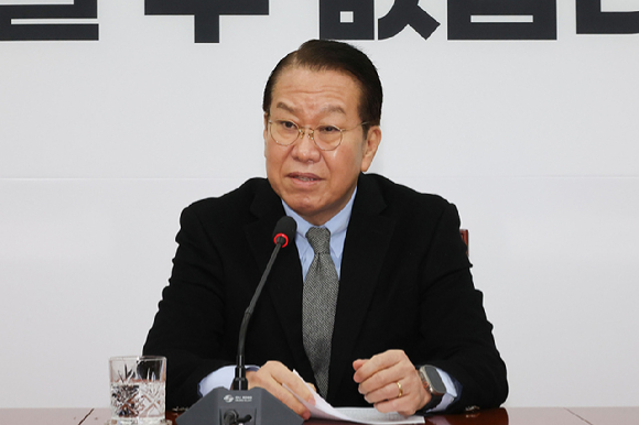 권영세 국민의힘 비상대책위원장이 6일 오전 국회에서 열린 신년 기자간담회에서 발언하고 있다. [사진=연합뉴스]