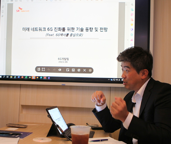나민수 SK텔레콤 6G개발팀장이 6G 진화를 위한 기술 동향과 전망을 설명하고 있다. [사진=SKT]