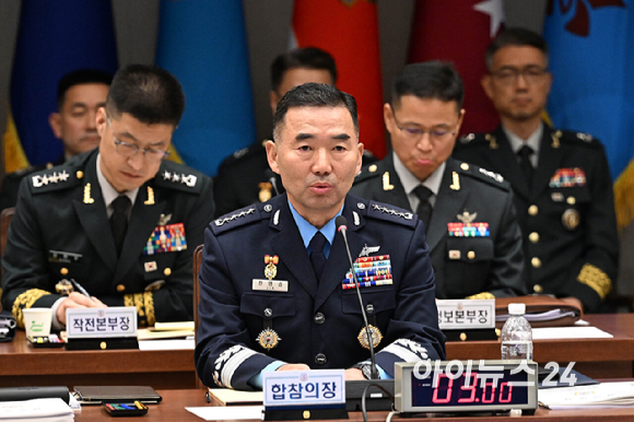 진영승 합동참모의장이 8일 오전 서울 용산구 국방부에서 열린 국회 국방위원회의 합동참모본부에 대한 국정감사에서 의원 질의에 답변하고 있다. [사진=국회사진기자단 ]