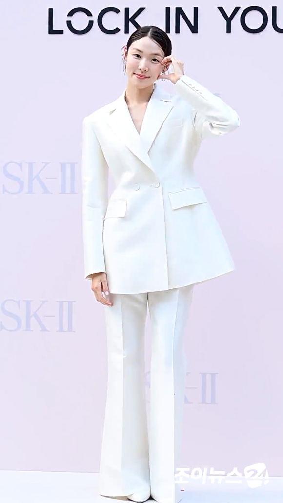 미스코리아 최미나수가 지난 3일 오후 서울 성동구 성수동 앤더슨씨에서 열린 SK-II 팝업스토어 오픈 기념 포토 행사에 참석하고 있다. [사진=문수지 기자]