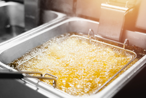 호주에서 리터(ℓ)당 3달러를 웃도는 고유가가 장기화하면서 폐식용유를 정제해 차량 연료로 사용하는 사례까지 나오고 있다. 사진은 본 기사 내용과 무관. [사진=flameuk]