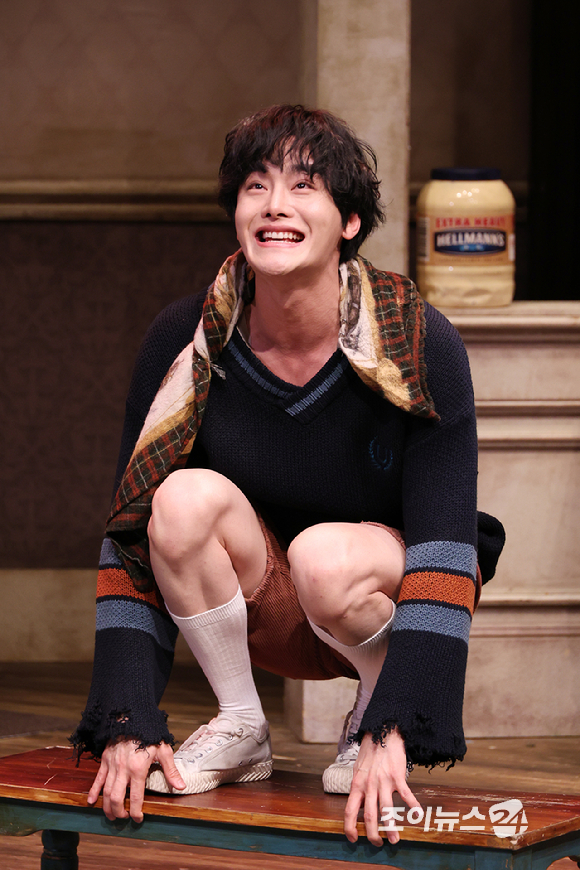 배우 최정우가 19일 오후 서울 종로구 동숭동 대학로티오엠에서 진행된 연극 '오펀스' 프레스콜에 참석해 열연을 펼치고 있다. [사진=문수지 기자]