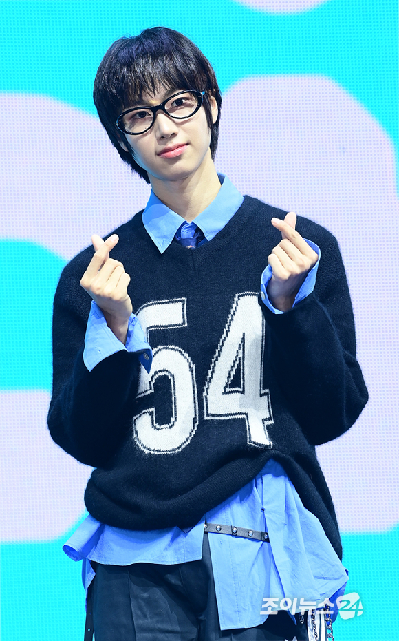 그룹 아이딧 박성현이 15일 오후 서울 광진구 광장동 예스24라이브홀에서 아이딧(IDID) 첫 번째 미니 앨범 '아이 디드 잇.(I did it.)' 발매 기념 데뷔 쇼케이스에 참석하고 있다. [사진=정소희 기자]