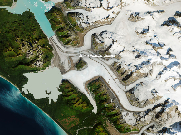 1984년에서 35년이 흐른 2019년 그랜드 플래토 빙하. 녹으면서 많이 줄었다. [사진=NASA]