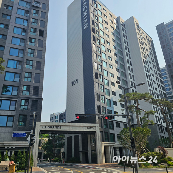 서울 동대문구 이문동 '이문아이파크자이' 아파트 전경. 2025.05.27 [사진=이효정 기자 ]