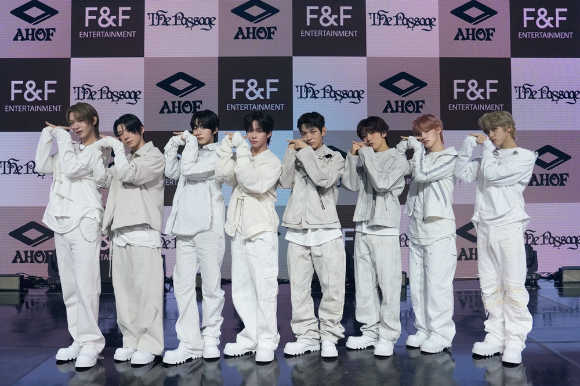 &apos;컴백&apos; 아홉 &quot;즈언, 건강상 이유로 활동 불참‥회복 전념 중&quot;