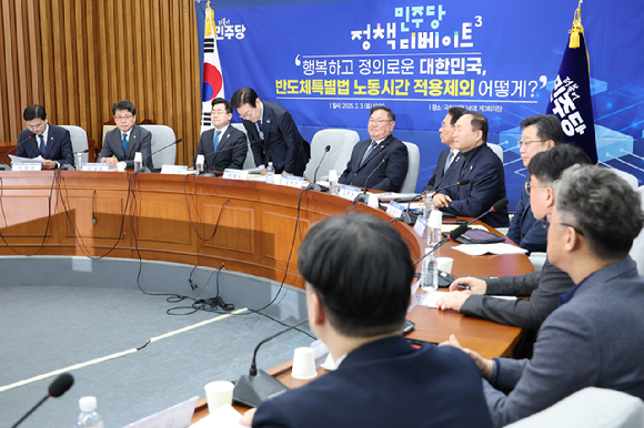 더불어민주당 진성준 정책위의장이 6일 국회에서 열린 정책현안 기자간담회에서 발언하고 있다. 2025.2.6 [사진=연합뉴스]