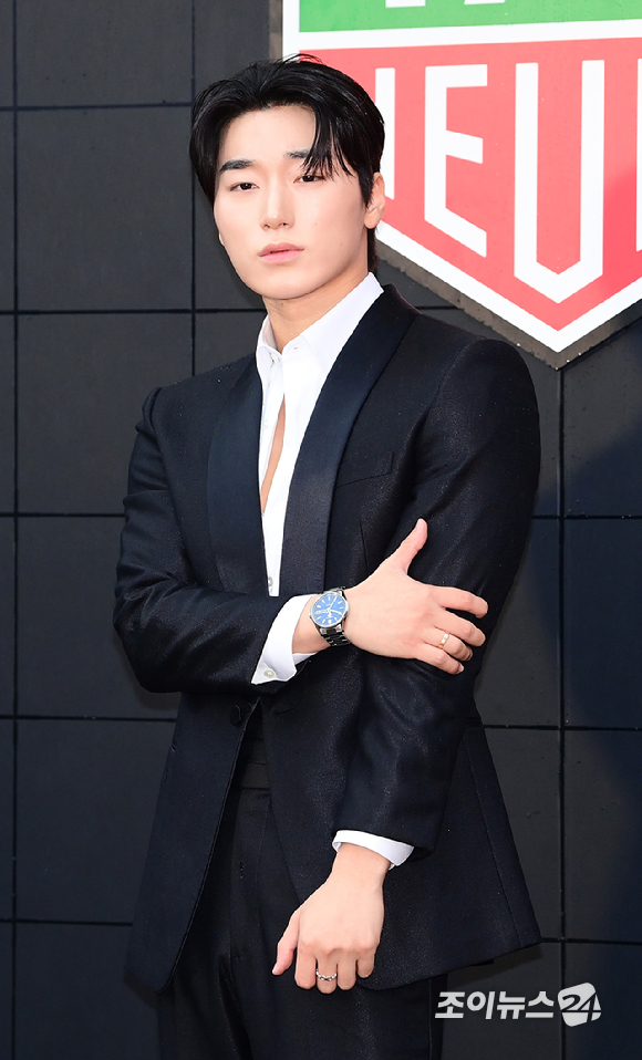 그룹 에이티즈 산이 25일 오후 서울 마포구 상암동 문화비축기지에서 열린 태그호이어 갈라 디너 이벤트 기념 행사에 참석하고 있다. [사진=정소희 기자]