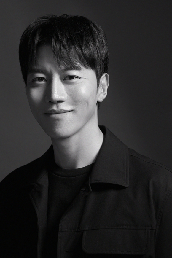 배우 음문석이 영화 '호프' 인터뷰에 앞서 포즈를 취하고 있다. [사진=고스트스튜디오]