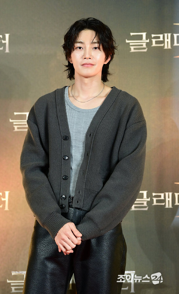 배우 김재영이 5일 오후 서울 용산구 CGV 용산아이파크몰에서 열린 영화 '글래디에이터 Ⅱ' VIP 시사회에 참석하고 있다. 