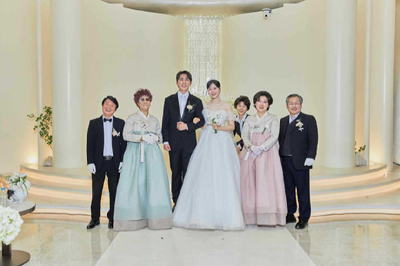 유튜브 '숏박스'의 '장기연애' 시리즈 속 김원훈, 엄지윤 결혼식 팬미팅 [사진=숏박스 ]